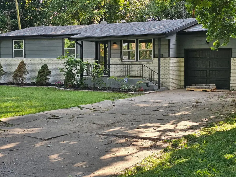 2203 N Kentwood Avenue, Springfield, MO 65803 - #3