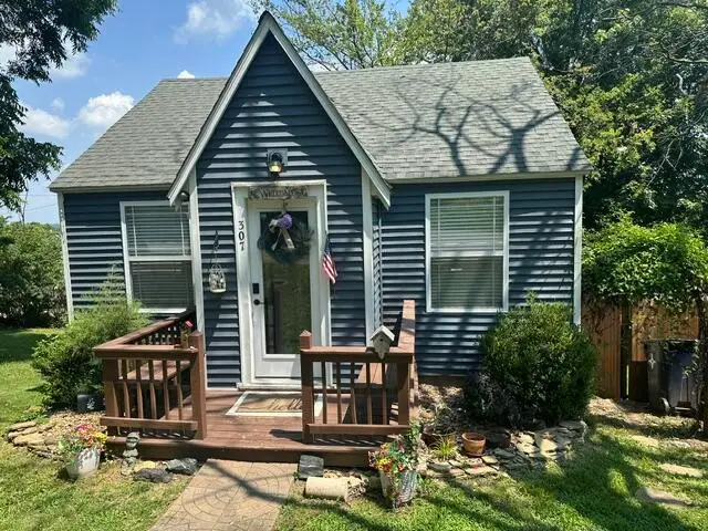 307 W Leyda Avenue, West Plains, MO 65775 - #1