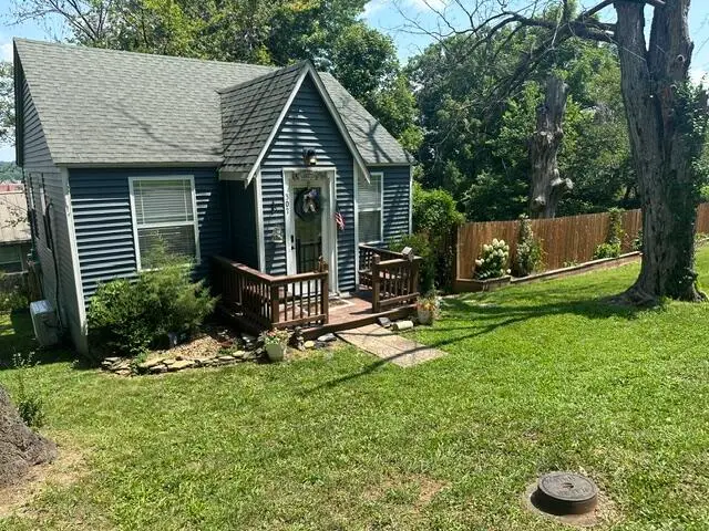 307 W Leyda Avenue, West Plains, MO 65775 - #2