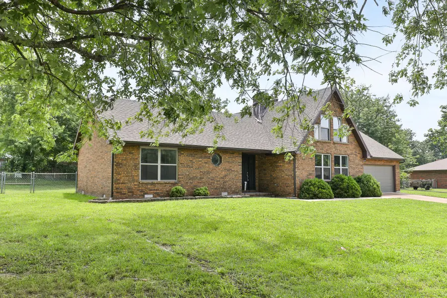 1922 S Colony Avenue, Bolivar, MO 65613 - #2