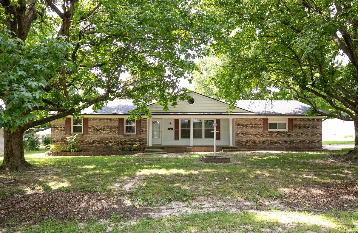 910 E Auburn Street, Bolivar, MO 65613 - #1