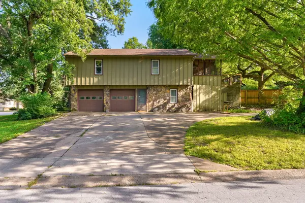 2411 S Camber Avenue, Springfield, MO 65809