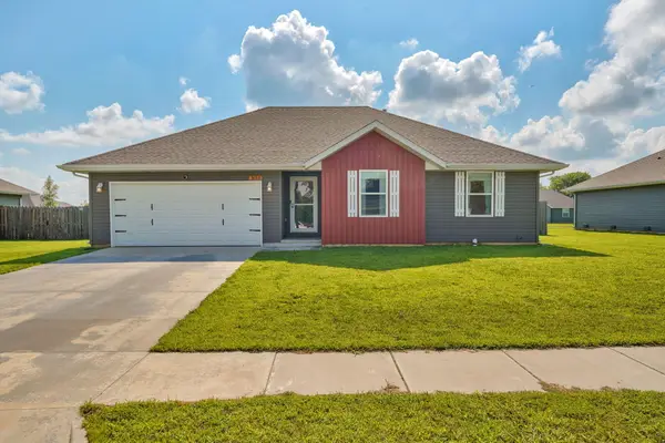 530 Hudson Avenue, Republic, MO 65738