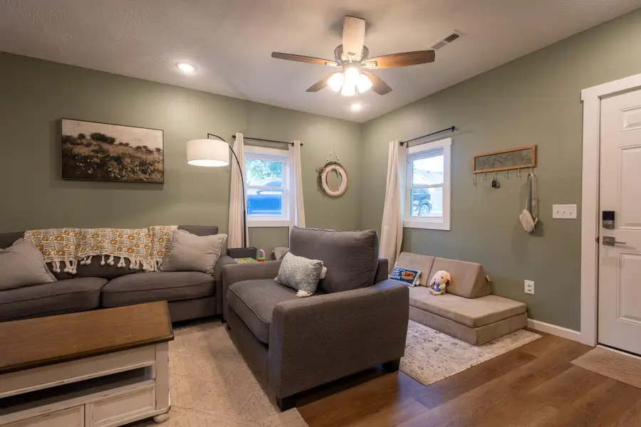 207 N Maple Street, Monett, MO 65708 - #3