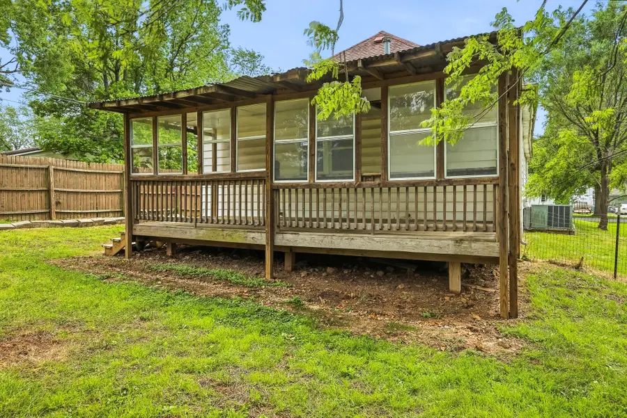 2751 W Walnut Street, Springfield, MO 65802 - #2