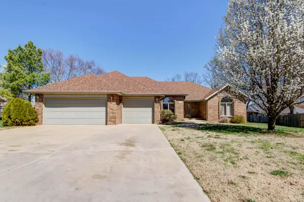 3721 W Birchwood Court, Springfield, MO 65807