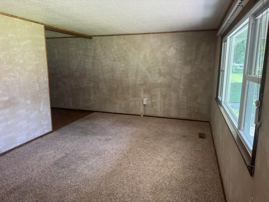 125 E Pennell Street, Bolivar, MO 65613 - #2
