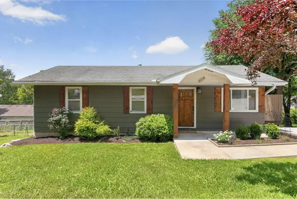 609 S 6th Street, Ozark, MO 65721