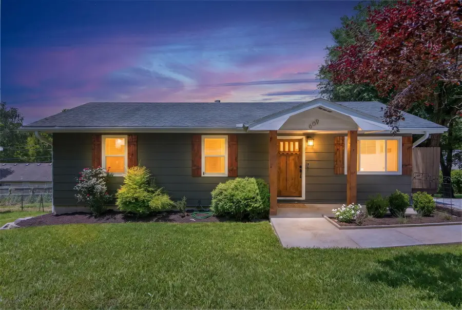 609 S 6th Street, Ozark, MO 65721 - #2