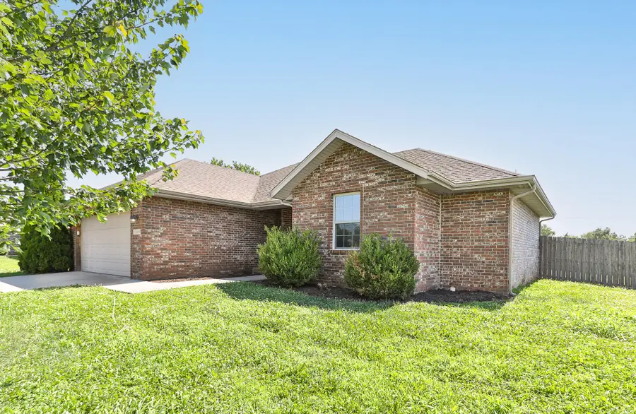 1260 S Strasbourg Avenue, Springfield, MO 65802 - #2