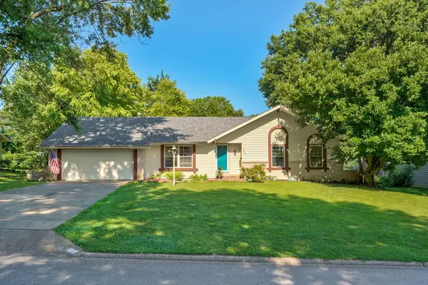 3555 S Parkhill Avenue, Springfield, MO 65807