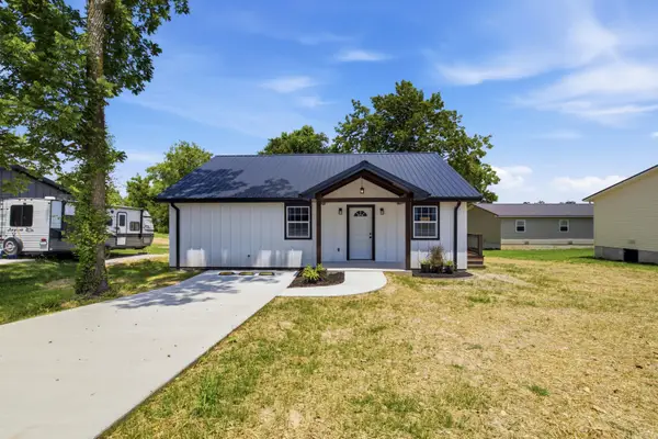 110 W Clinton Street, Mansfield, MO 65704