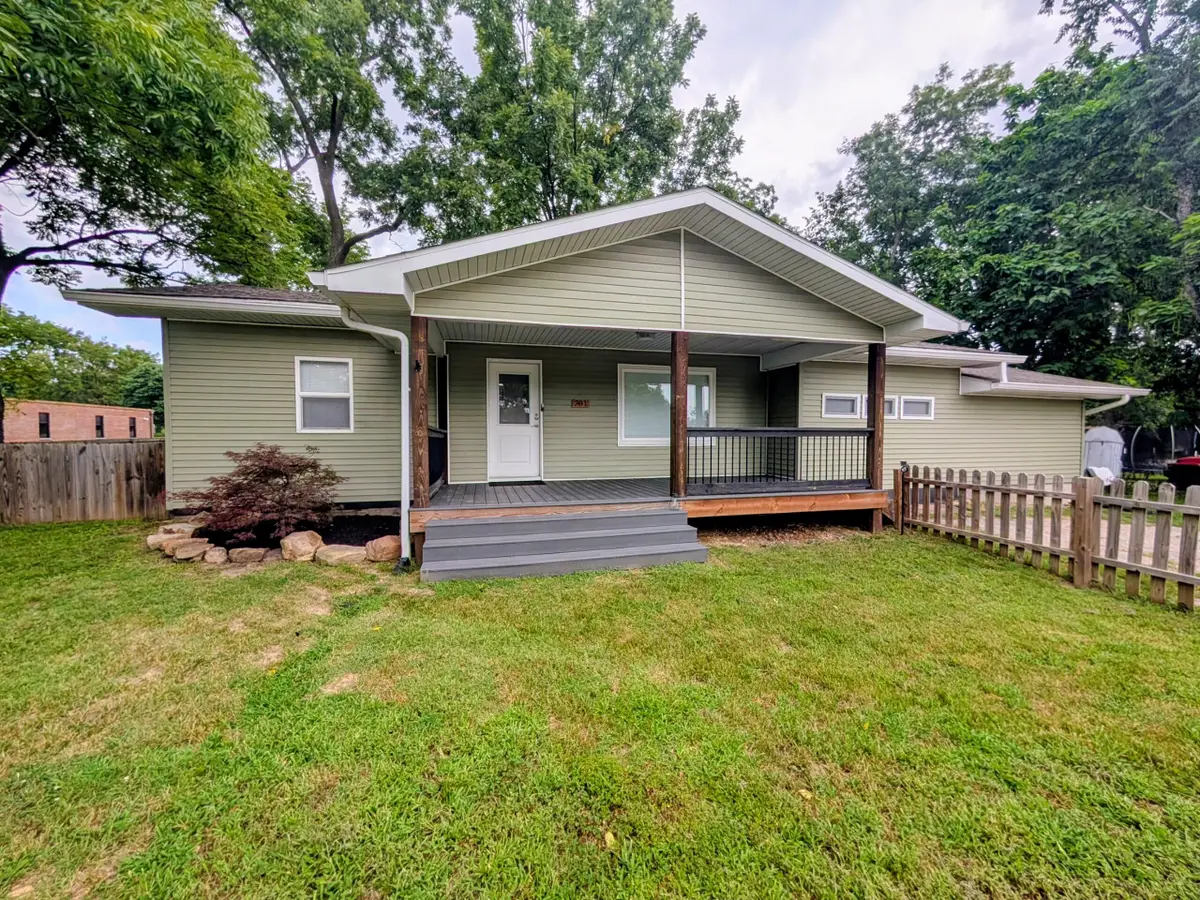 201 E Paydon Street, West Plains, MO 65775 - #1