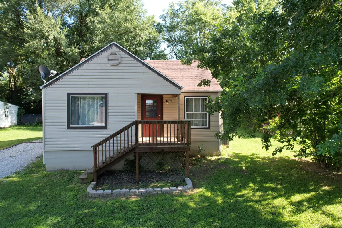 713 E Benton Avenue, Ava, MO 65608 - #1