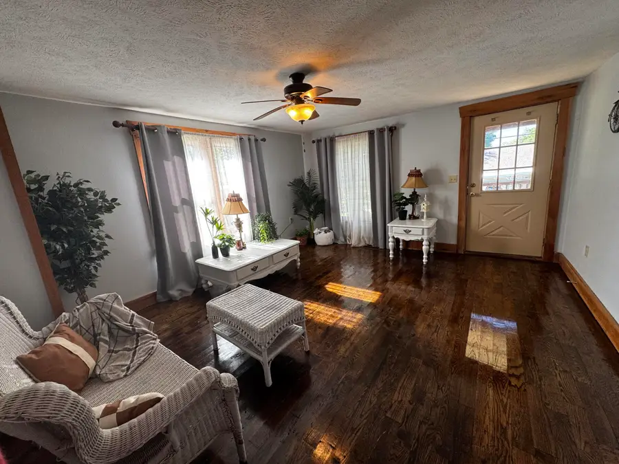 713 E Benton Avenue, Ava, MO 65608 - #3