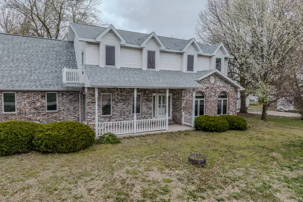 1429 W Locust Street, Bolivar, MO 65613