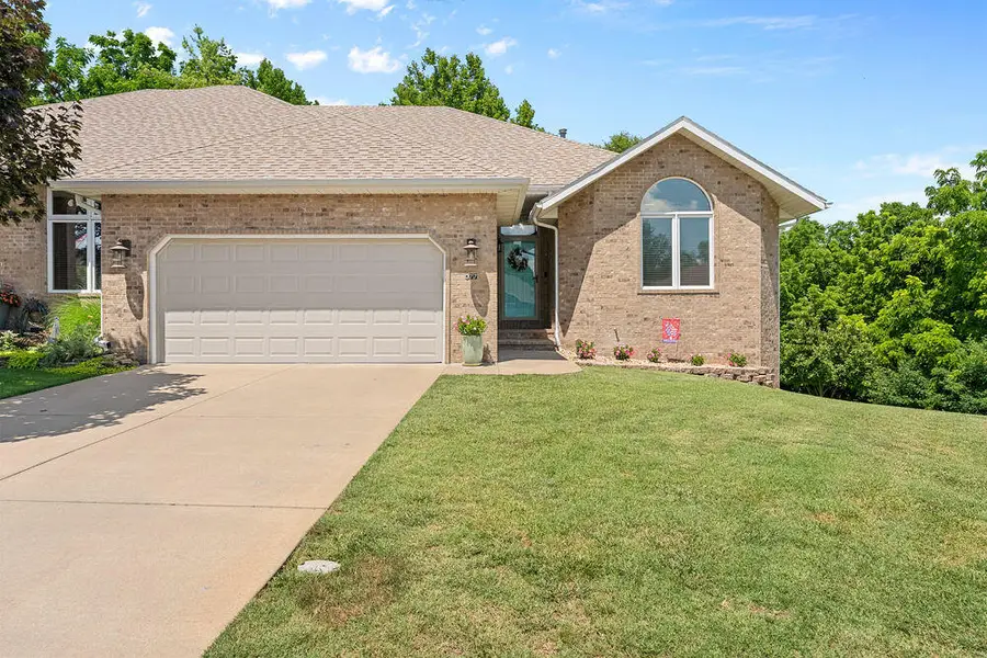 377 E Degraffenreid Street, Springfield, MO 65810 - #2