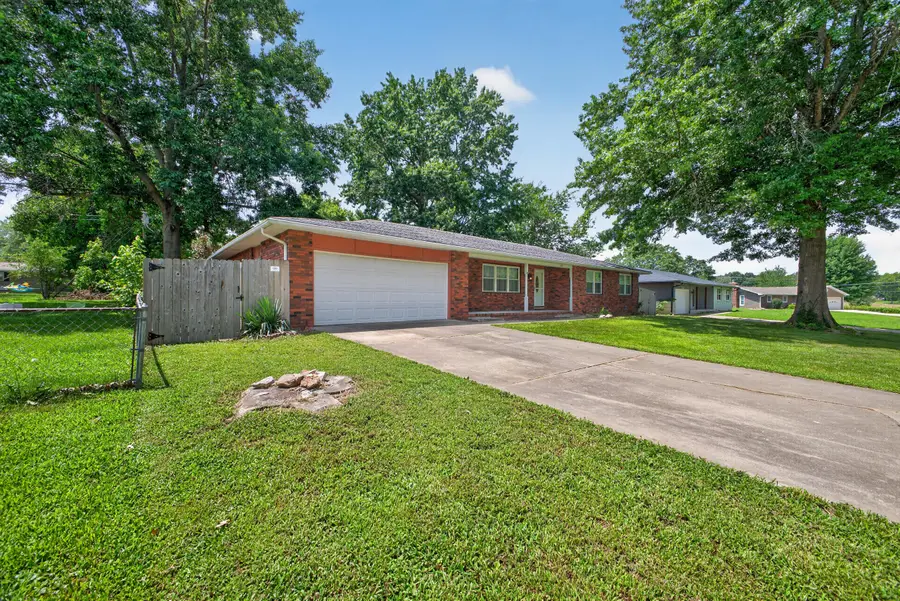 1404 E Lindon Street, Bolivar, MO 65613 - #2