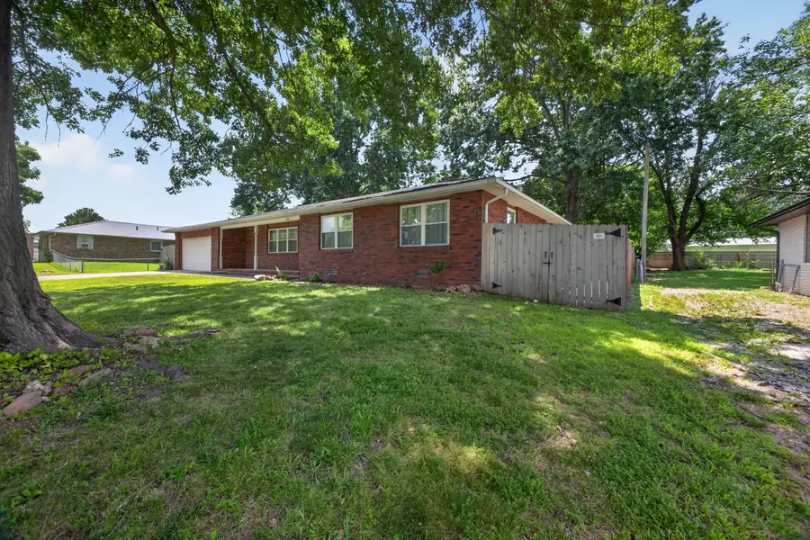 1404 E Lindon Street, Bolivar, MO 65613 - #3