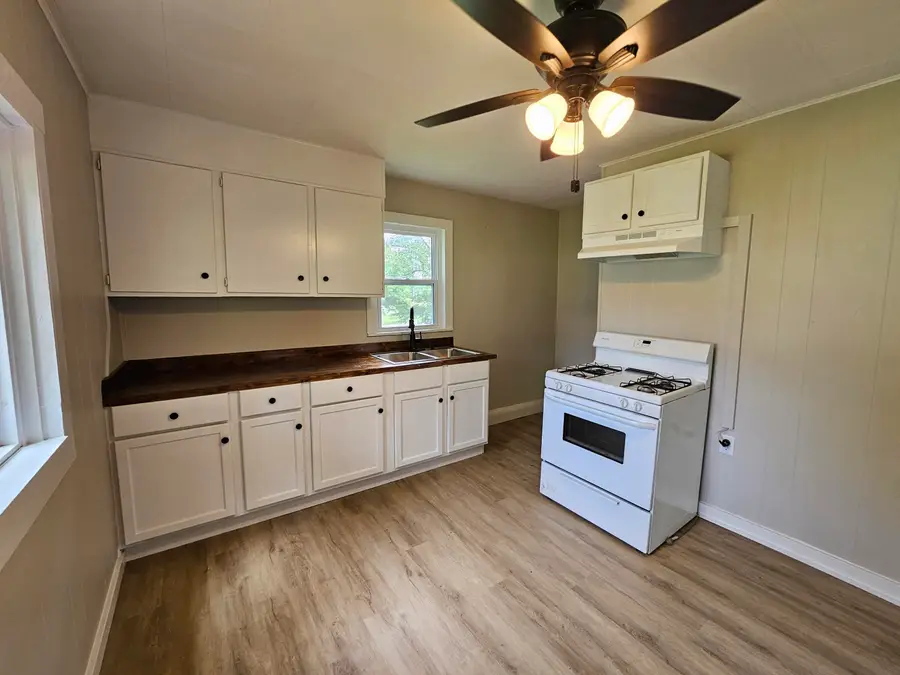 106 Roberts Drive, Mount Vernon, MO 65712 - #2