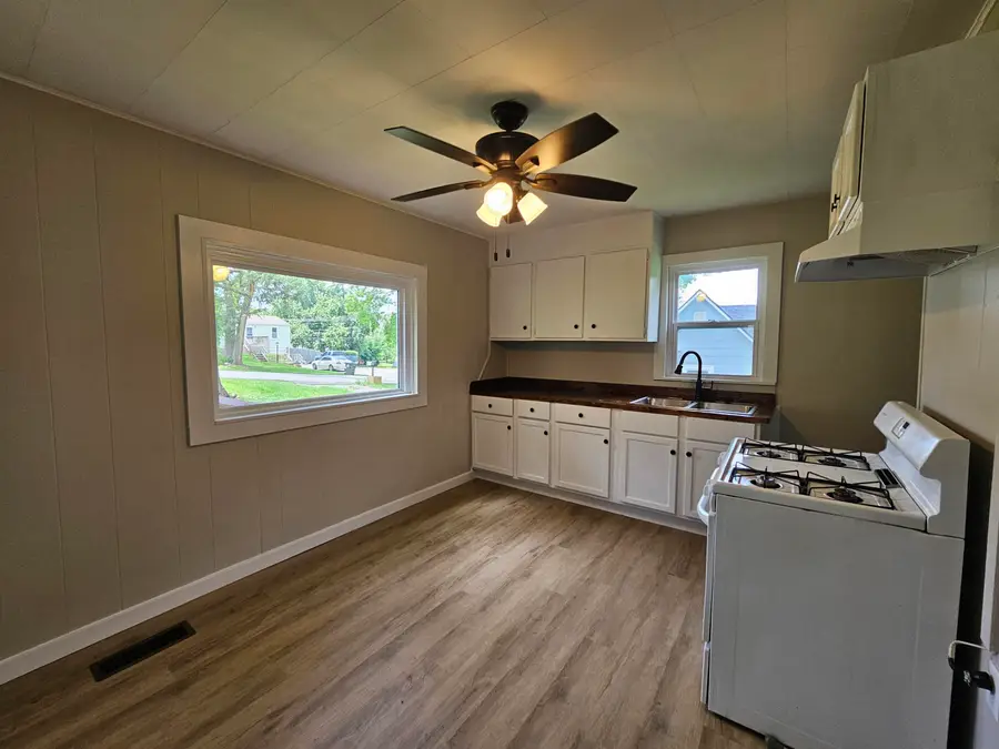 106 Roberts Drive, Mount Vernon, MO 65712 - #3