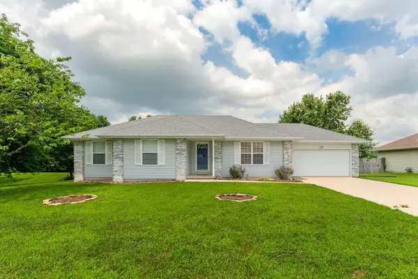 129 E Loyal Street, Clever, MO 65631