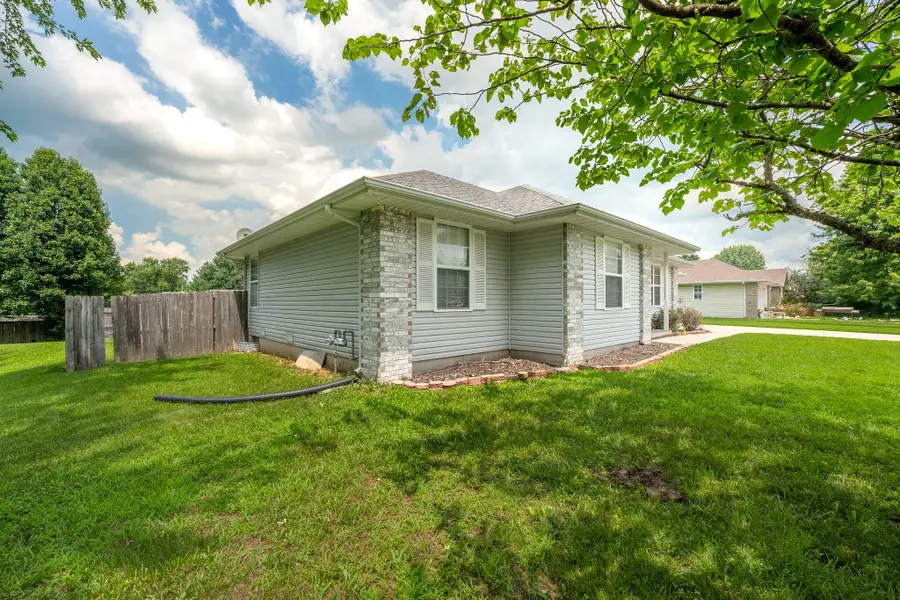 129 E Loyal Street, Clever, MO 65631 - #3