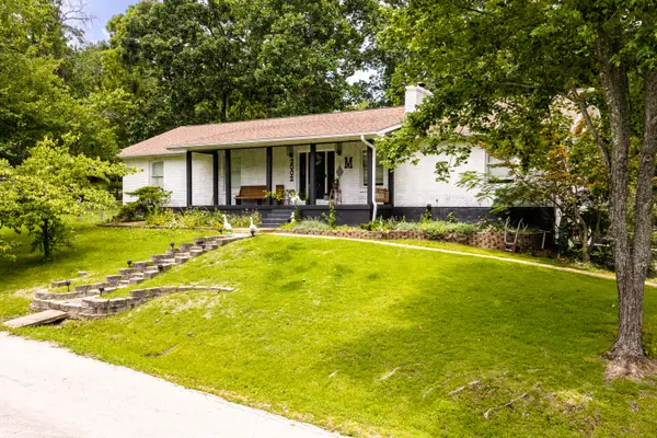2002 Sycamore Drive, West Plains, MO 65775
