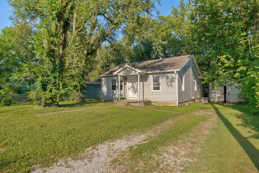 511 N Warren Avenue, Springfield, MO 65802 - #2
