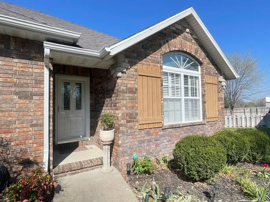 3207 W Aussie Court, Springfield, MO 65810 - #2