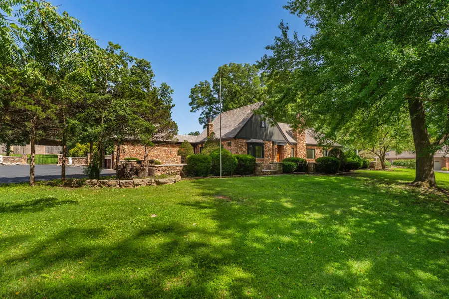 2244 S Edgewater Drive, Springfield, MO 65804 - #2