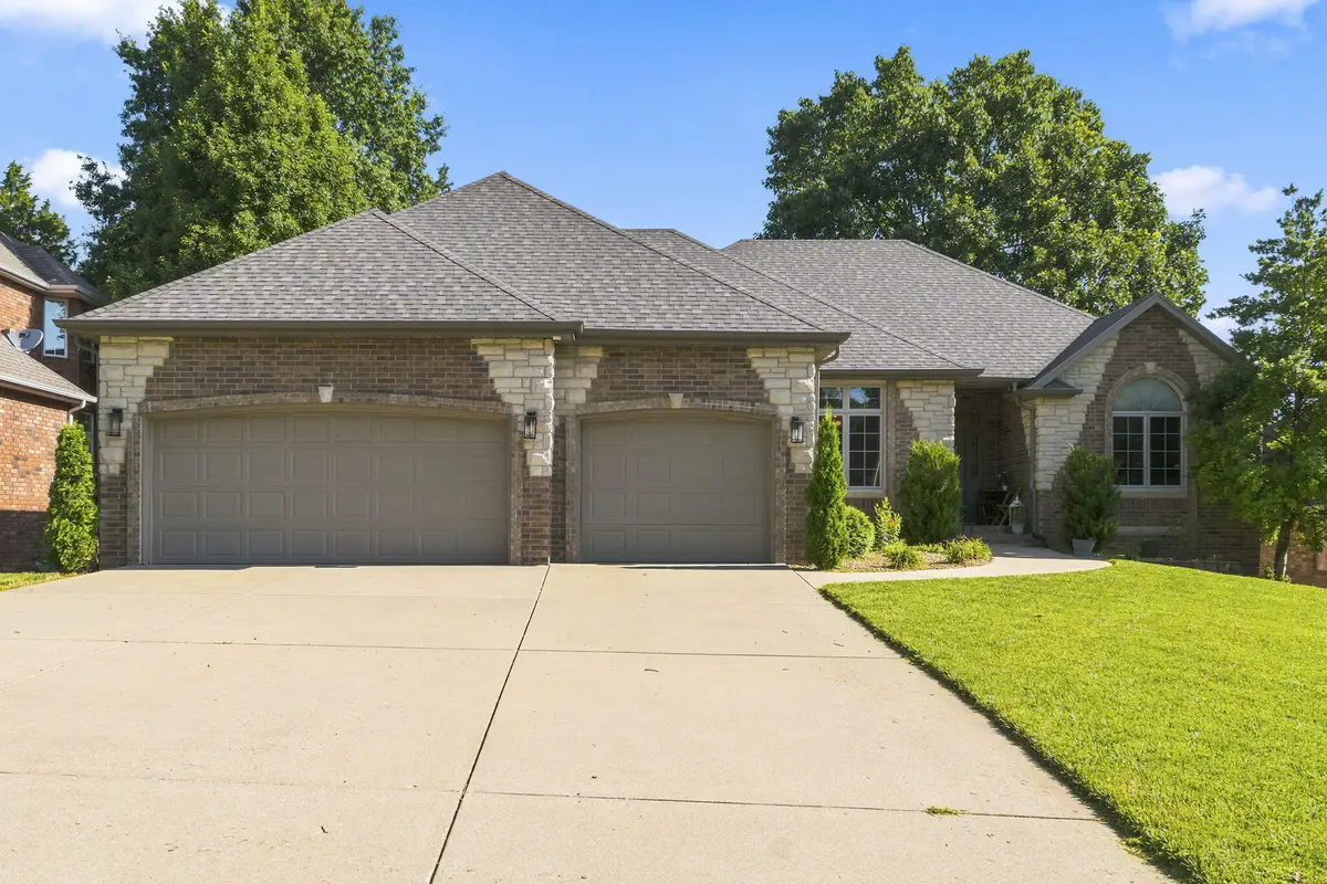 1019 W Parkhill Circle, Springfield, MO 65810 - #1