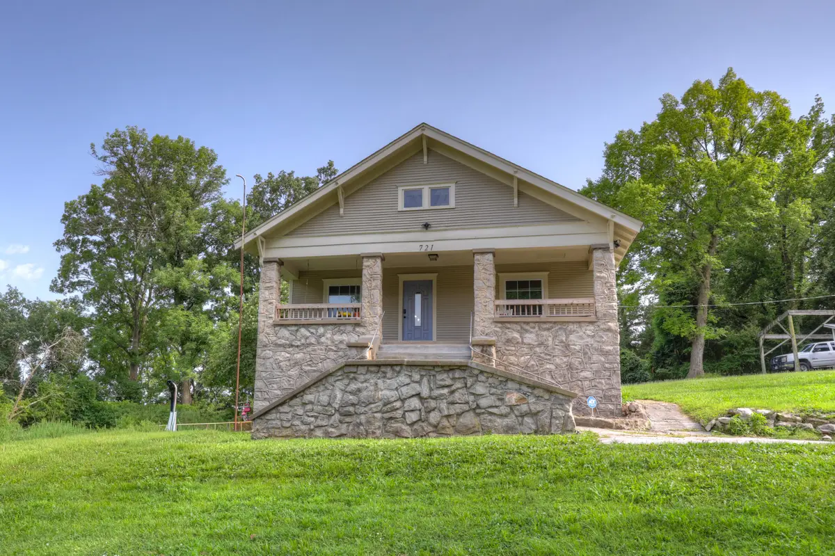 721 W Adams Court, Neosho, MO 64850 - #1