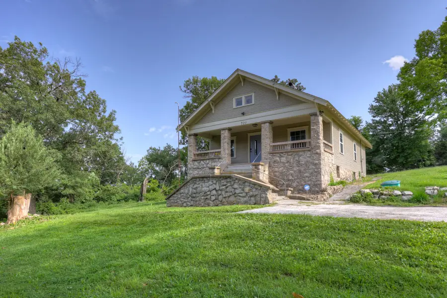 721 W Adams Court, Neosho, MO 64850 - #2