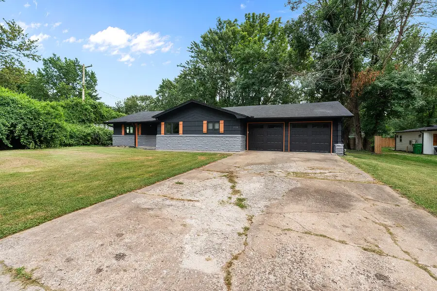 1538 E Lindberg Street, Springfield, MO 65804 - #2