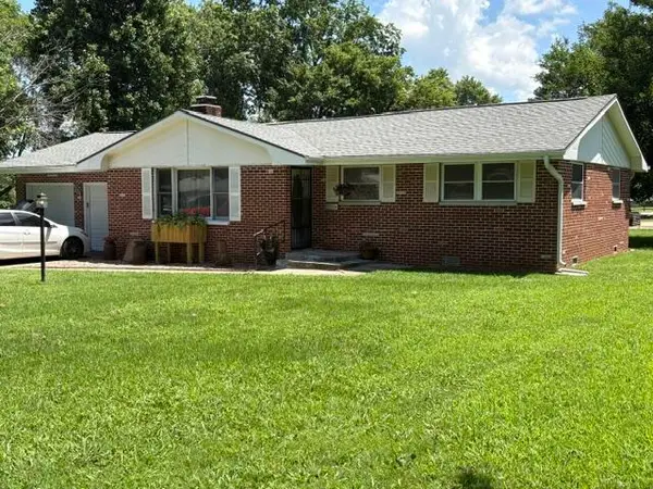 1404 S Madison Avenue, Aurora, MO 65605