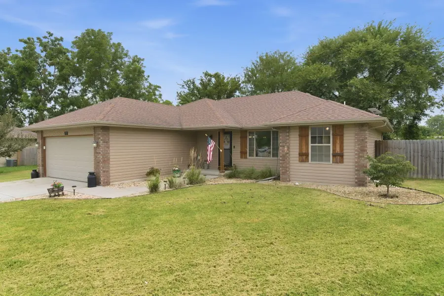 717 W Lake Avenue, Clever, MO 65631 - #2