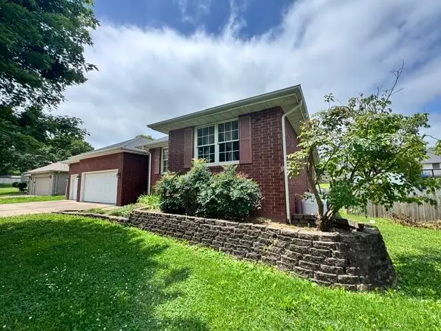 208 Miller Way, Monett, MO 65708 - #1