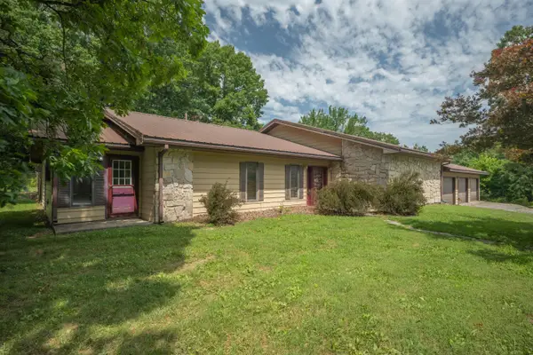 1116 Forest Circle Drive, Cassville, MO 65625