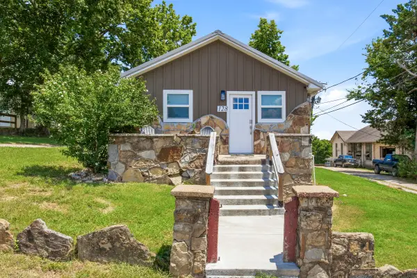 128 Lincoln Street, Forsyth, MO 65653