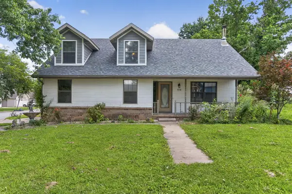 104 N Market Street, Nixa, MO 65714