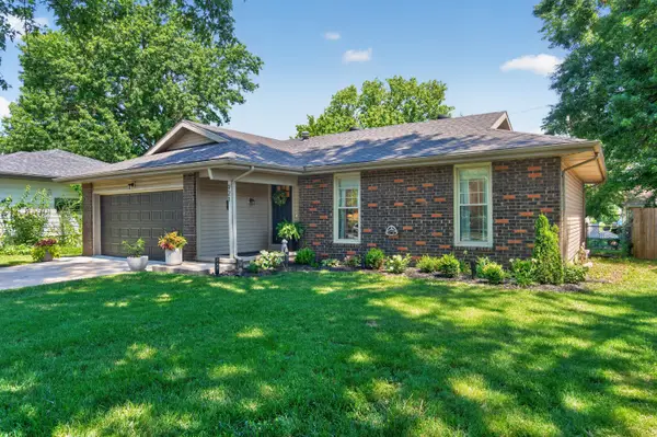 921 E Edgewood Street, Springfield, MO 65807