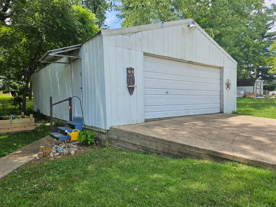 1005 E 5th Street, Mountain View, MO 65548 - #3