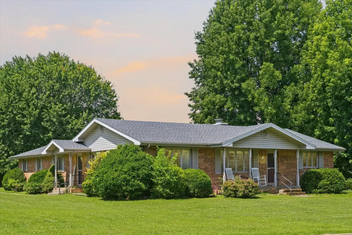 1635 Oak Drive, Aurora, MO 65605 - #1
