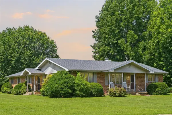1635 Oak Drive, Aurora, MO 65605