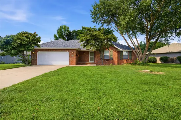 904 E Waterford Boulevard, Ozark, MO 65721