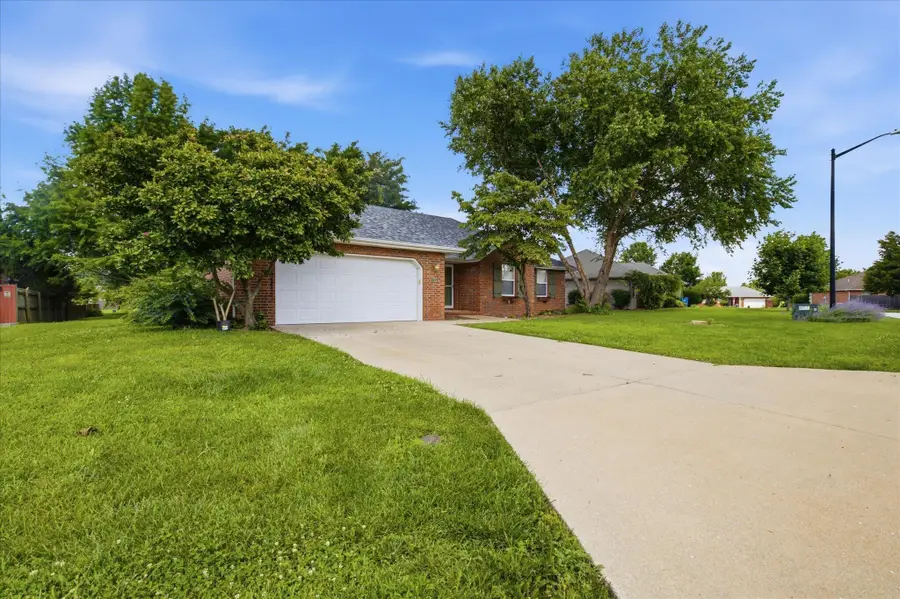 904 E Waterford Boulevard, Ozark, MO 65721 - #2