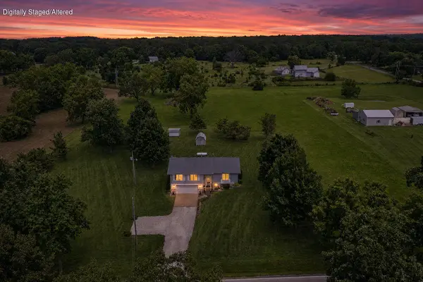 8471 E Farm Road 194, Rogersville, MO 65742