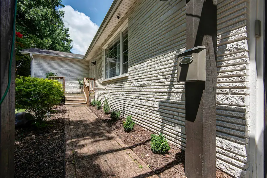 1542 S Plaza Avenue, Springfield, MO 65804 - #3