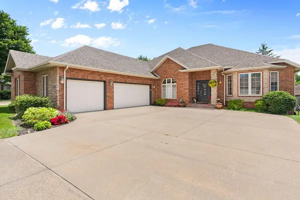 3134 W Knob Hill Street, Springfield, MO 65810